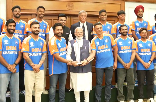 विश्व कप टी20 विजेता भारतीय क्रिकेट टीम ने प्रधानमंत्री से की मुलाकात